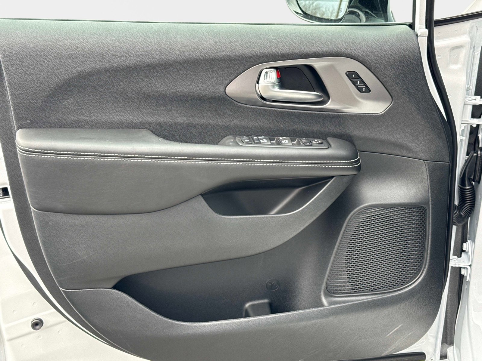 New 2026 Chrysler Pacifica Select image 20