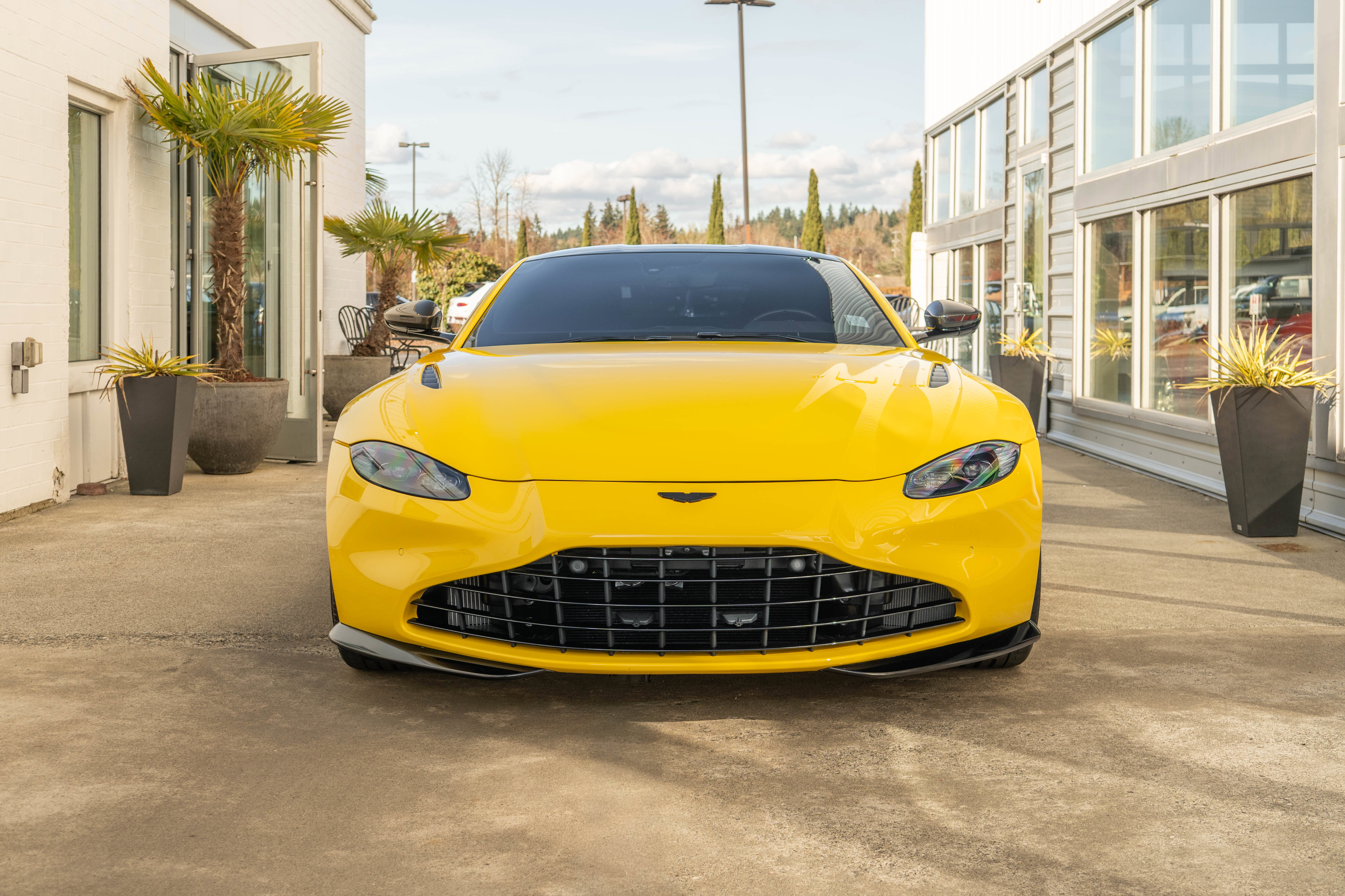 Used 2023 Aston Martin V8 Vantage Coupe image 41