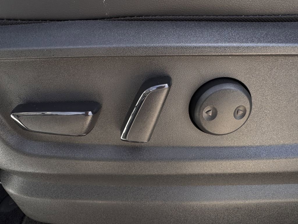 Used 2025 Nissan Armada PRO-4X image 25