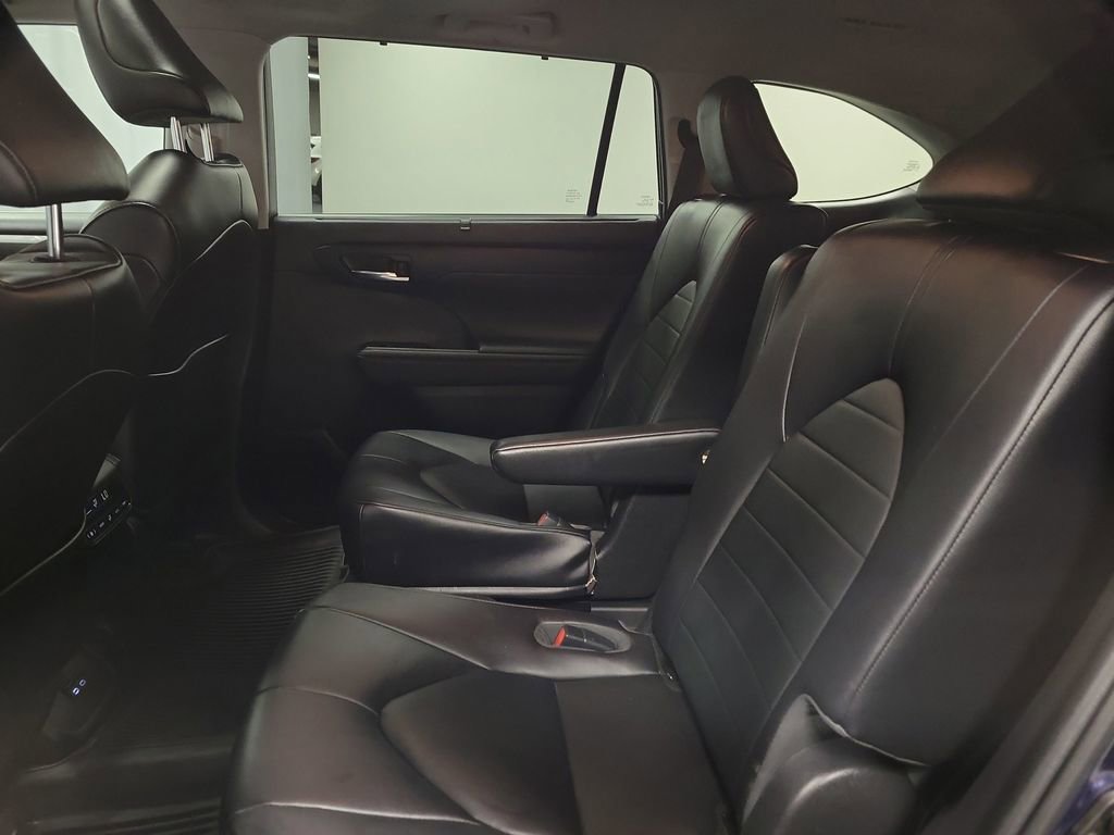 Used 2023 Toyota Highlander XLE FWD image 21