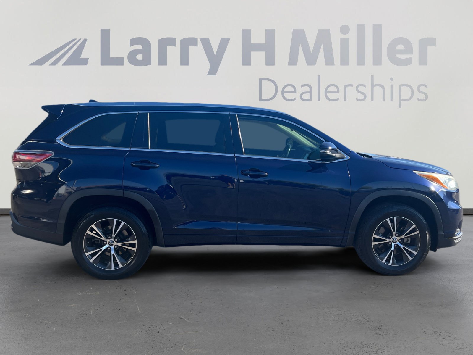 Used 2016 Toyota Highlander XLE FWD image 6