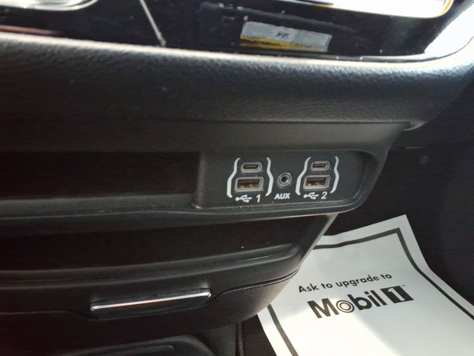 Used 2025 Chrysler Pacifica Select FWD image 23