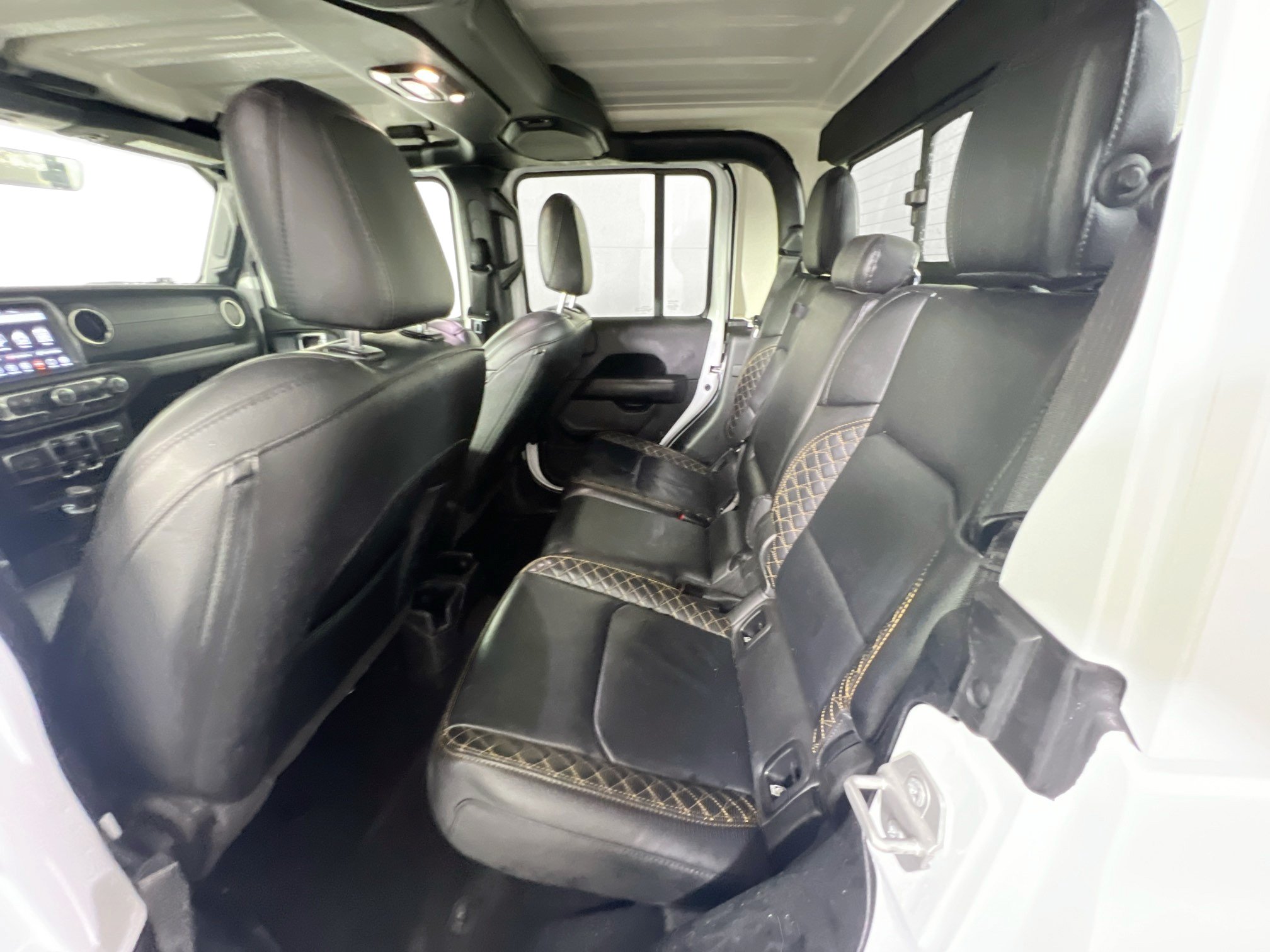 Used 2023 Jeep Gladiator Overland AWD/4WD image 24