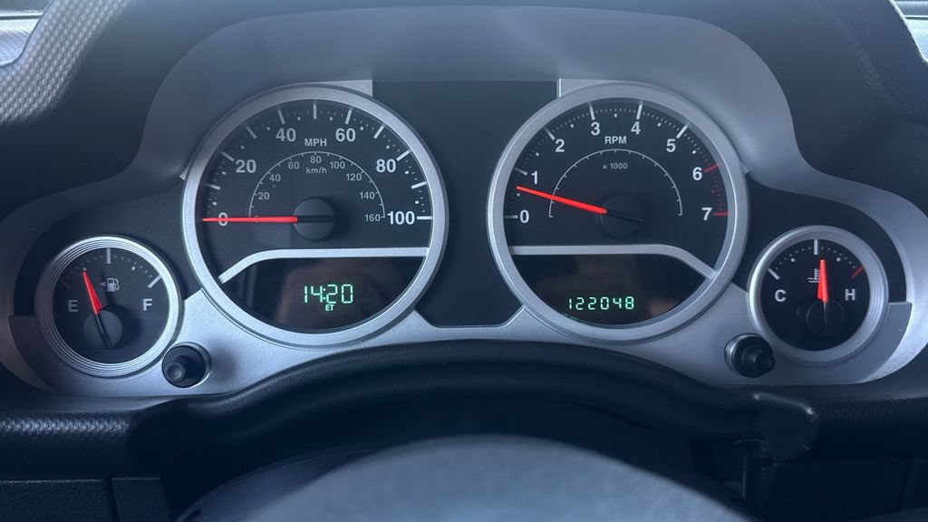 Used 2010 Jeep Wrangler Unlimited Sahara AWD/4WD image 22