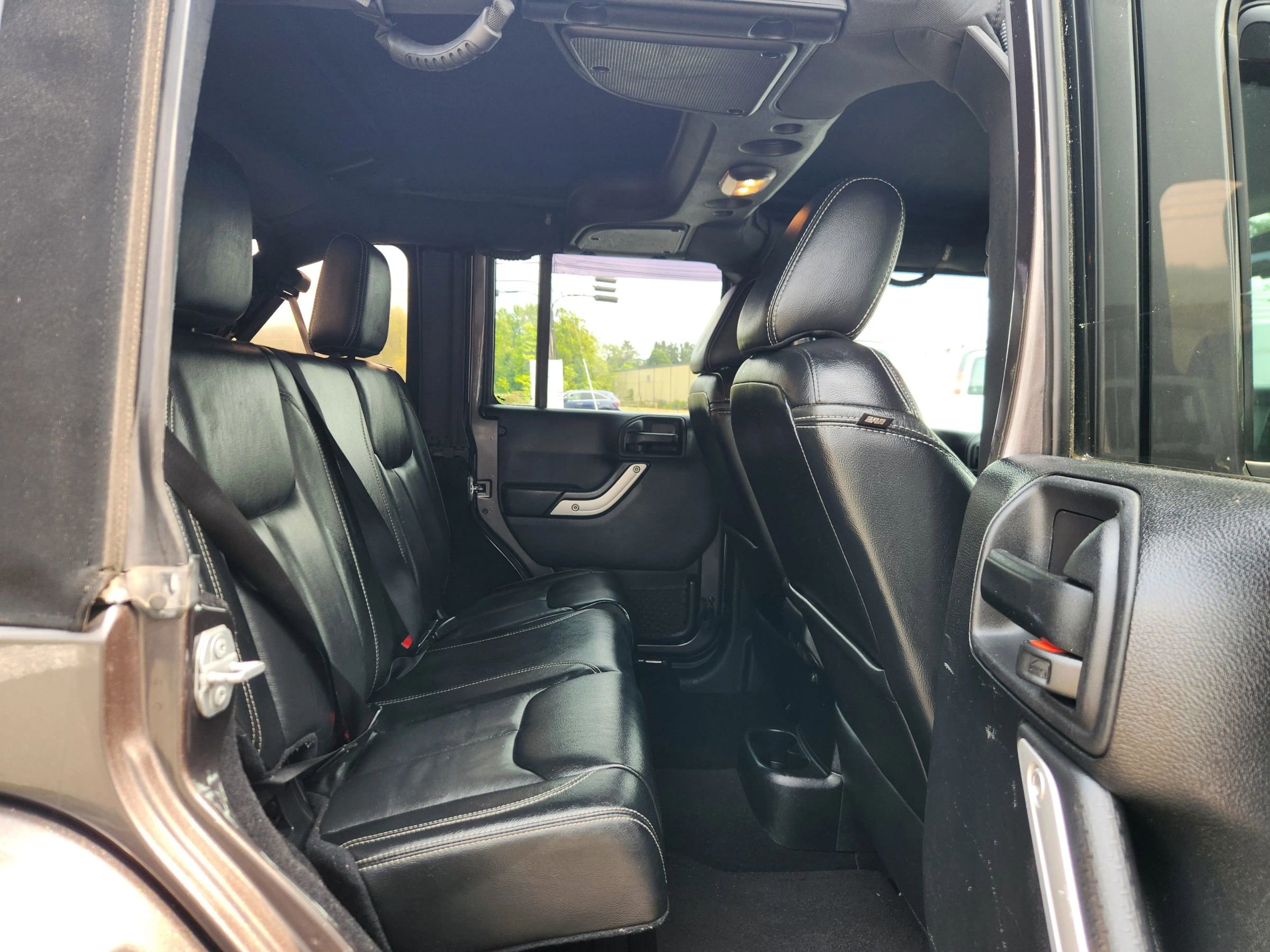 Used 2016 Jeep Wrangler Unlimited Sahara w/ Dual Top Group image 36