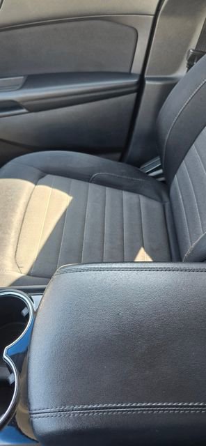 Used 2018 Ford Edge SE image 23