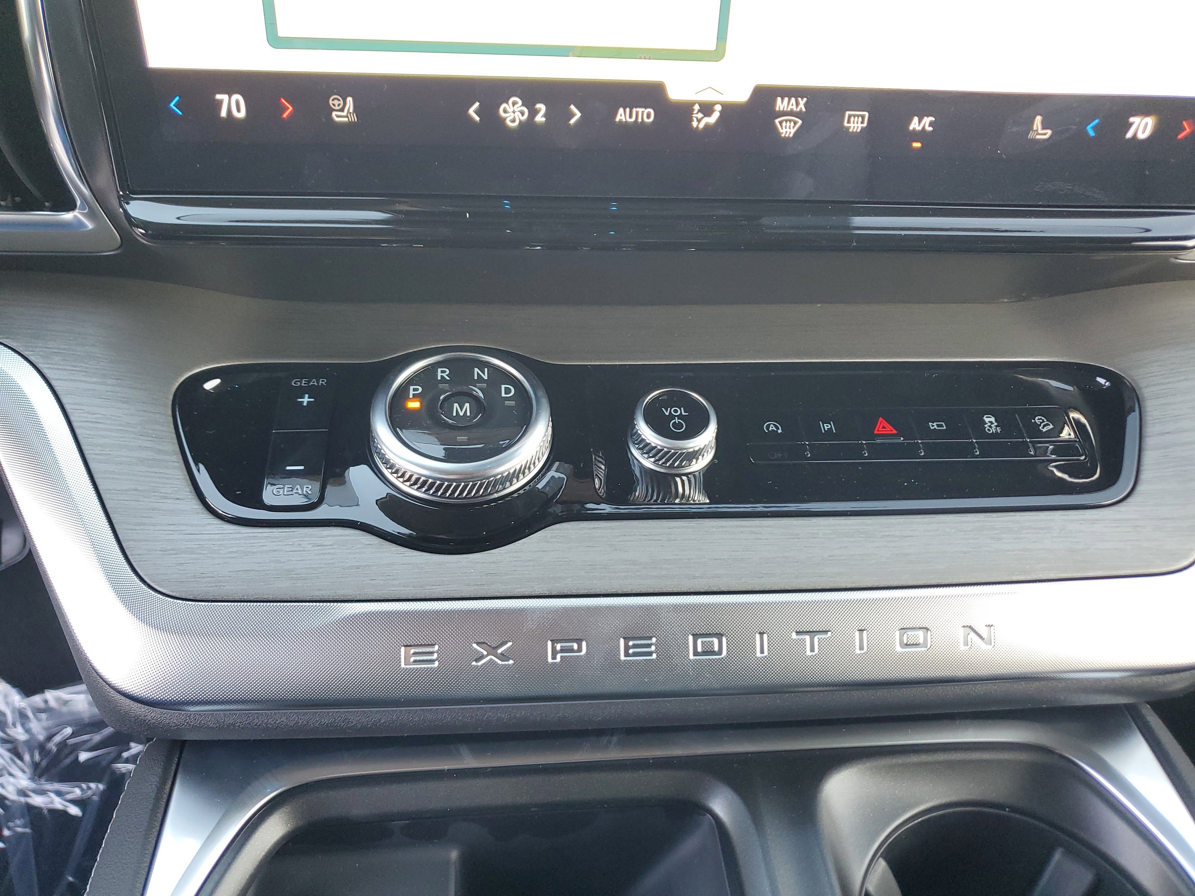 New 2025 Ford Expedition Max Platinum w/ Driver's Package image 17