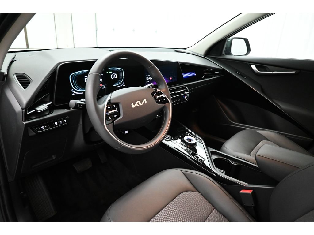 Used 2025 Kia Niro EX w/ EX Cold Weather Package FWD image 19