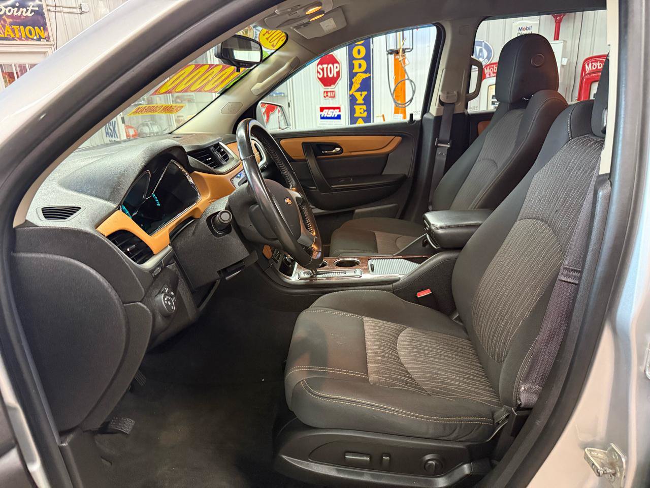 Used 2014 Chevrolet Traverse LT AWD/4WD image 11