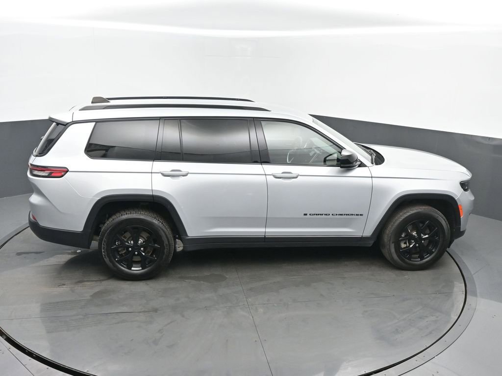 Used 2024 Jeep Grand Cherokee L Laredo image 45