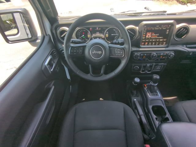 Used 2023 Jeep Wrangler Unlimited w/ Sun & Screen Package AWD/4WD image 18