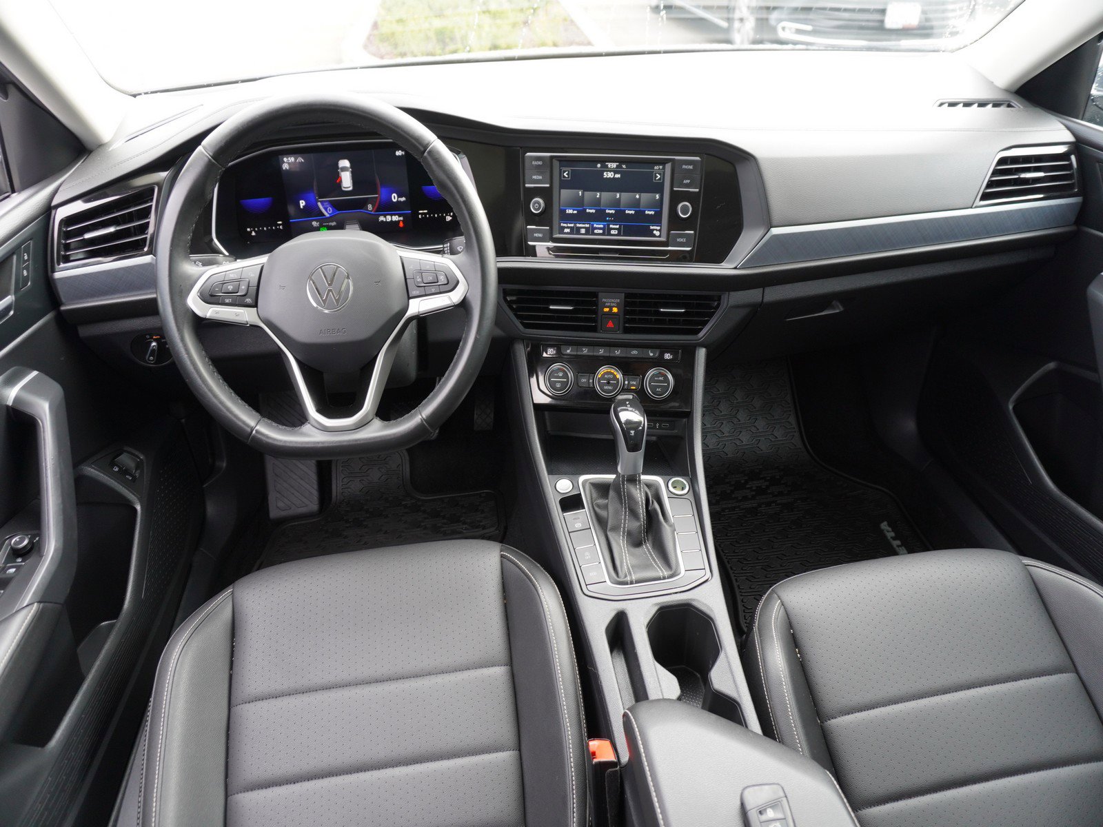 Used 2022 Volkswagen Jetta SE image 2