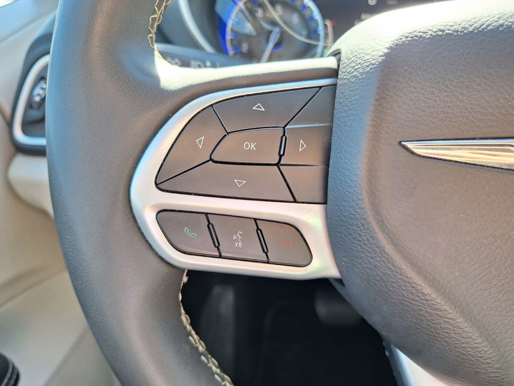 Used 2023 Chrysler Pacifica Touring-L image 20