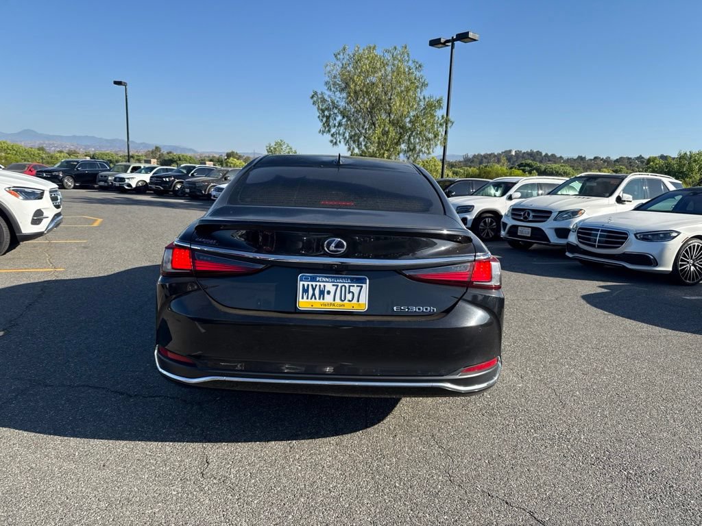Used 2020 Lexus ES 300h w/ Accessory Package FWD image 6