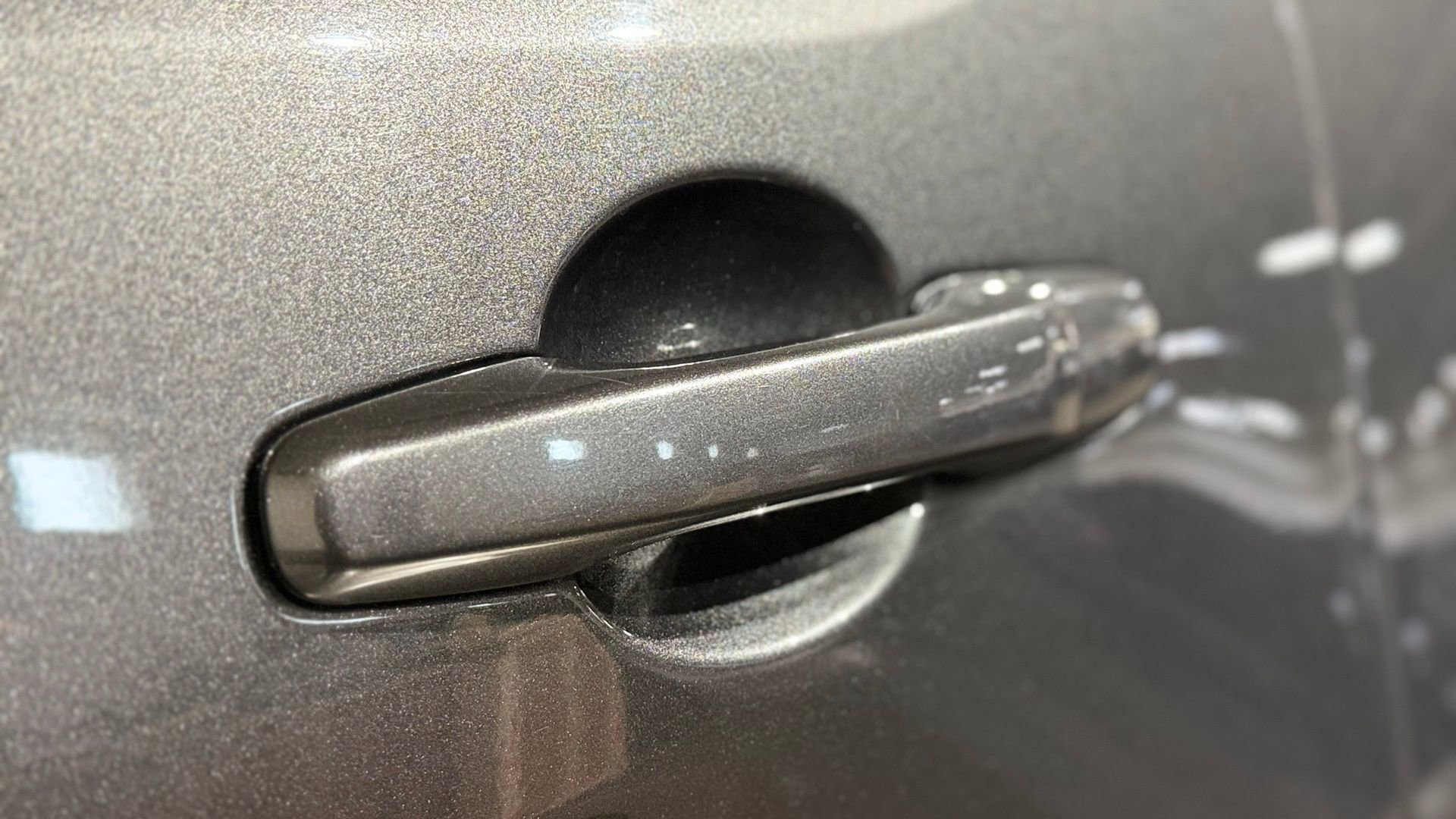 Used 2018 Ford Explorer XLT w/ Equipment Group 201A image 23