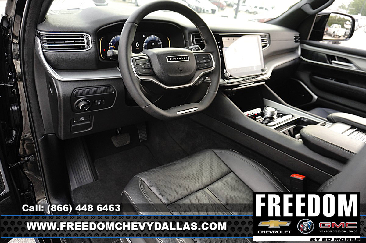 Used 2025 Jeep Wagoneer L Series II AWD/4WD image 6