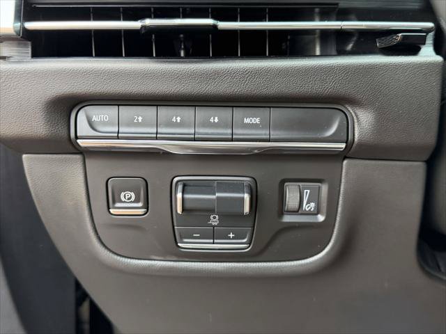Used 2025 Cadillac Escalade Premium Luxury AWD/4WD image 24