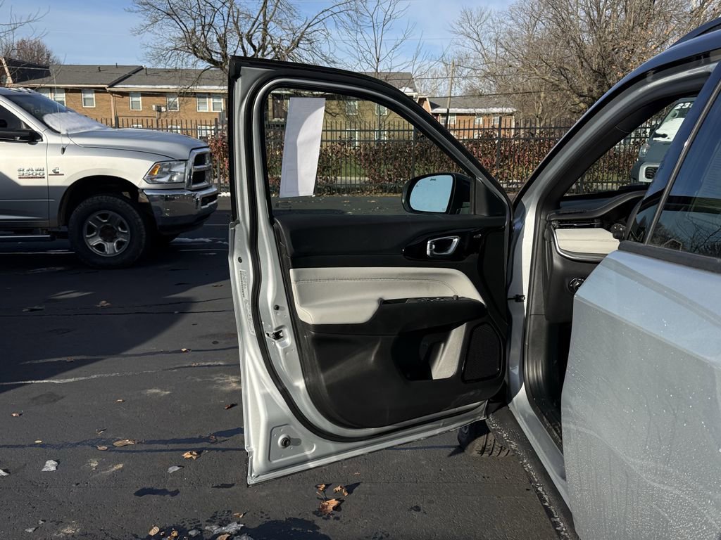 New 2026 Jeep Compass Limited image 10