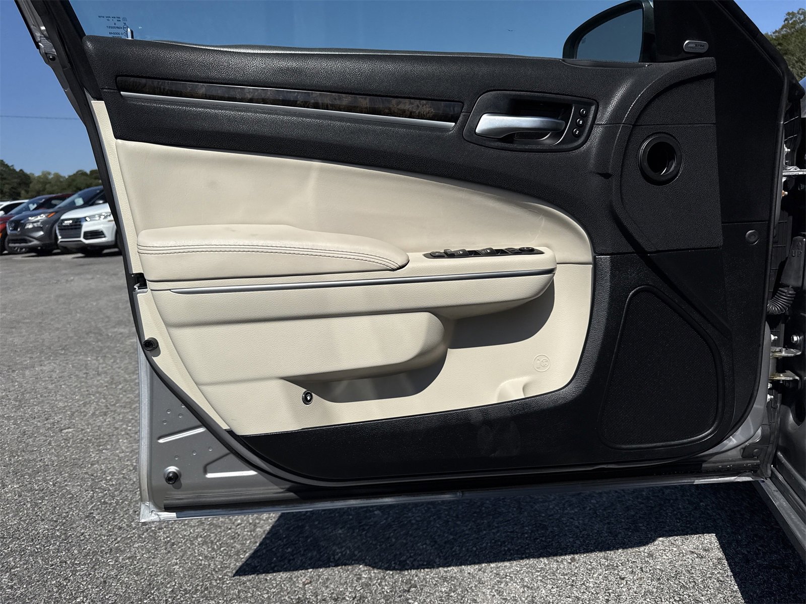 Used 2018 Chrysler 300 Limited image 13