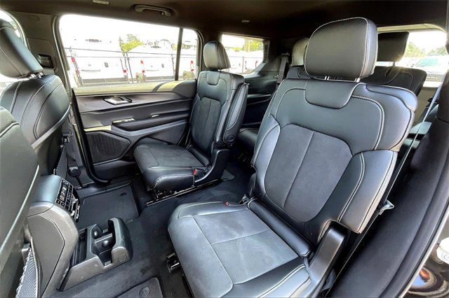 New 2025 Jeep Grand Cherokee L Altitude image 10