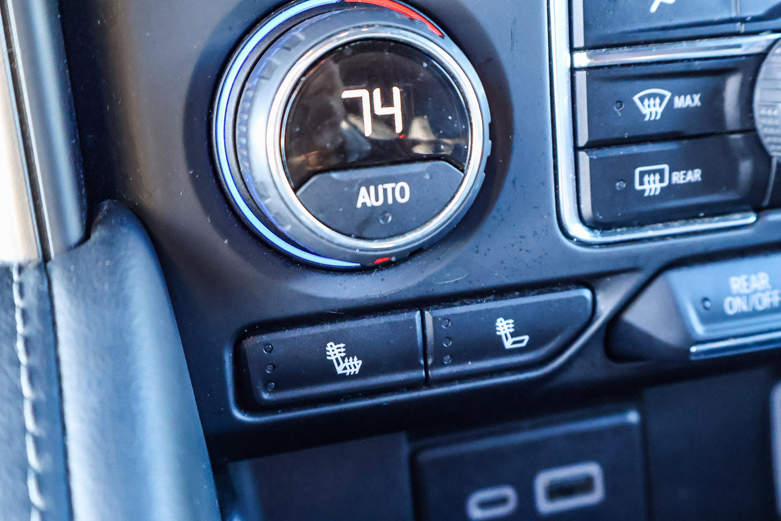 Used 2024 Chevrolet Suburban LT image 7