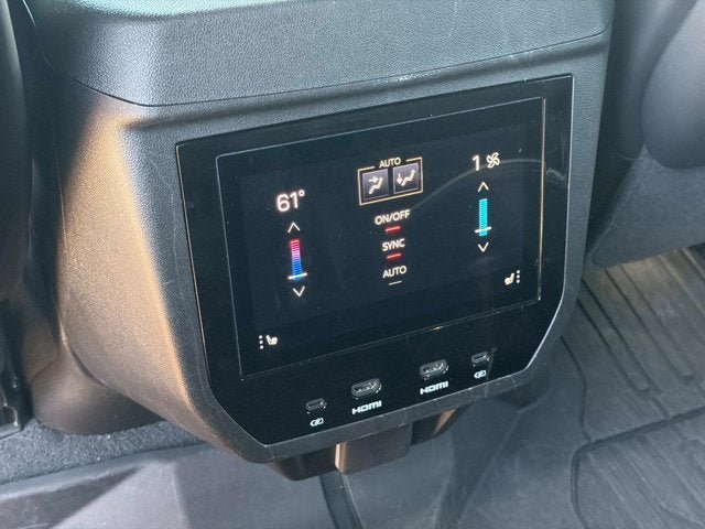Used 2025 GMC Yukon Denali Ultimate AWD/4WD image 17