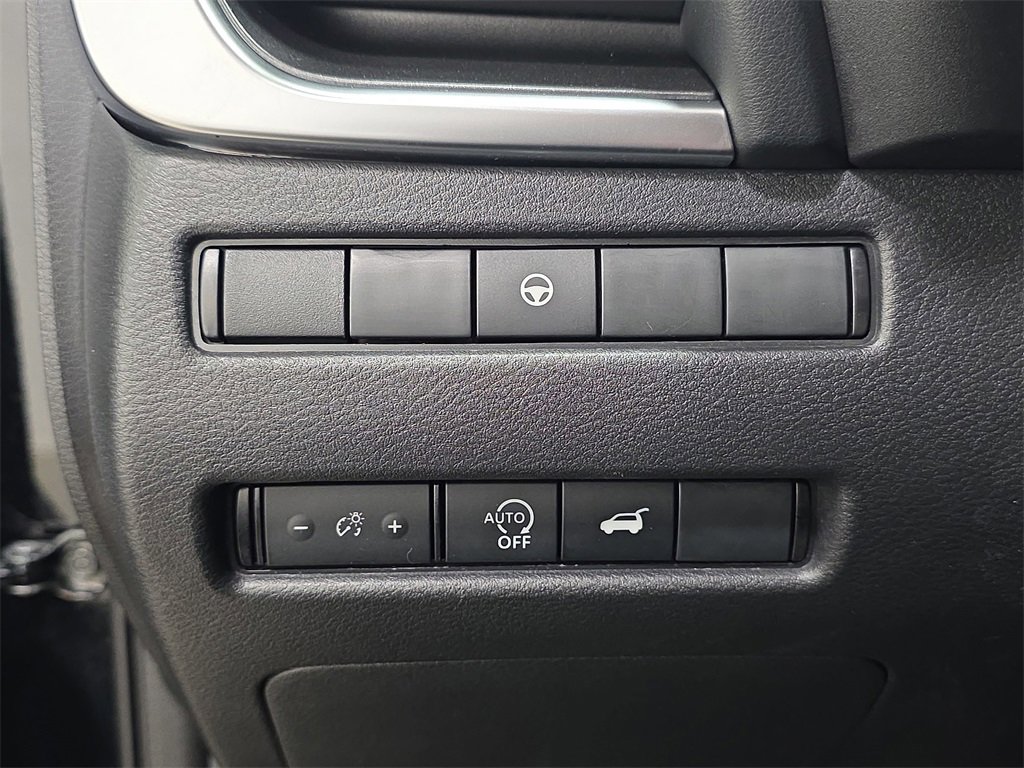 Used 2025 Nissan Rogue SV image 24