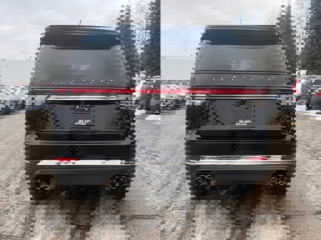 Used 2023 Lincoln Aviator AWD w/ Premium Package image 5