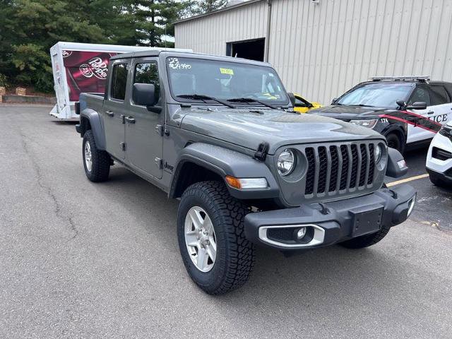 Used 2023 Jeep Gladiator Sport image 3