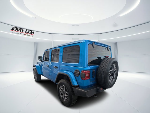 Used 2025 Jeep Wrangler Sahara image 5