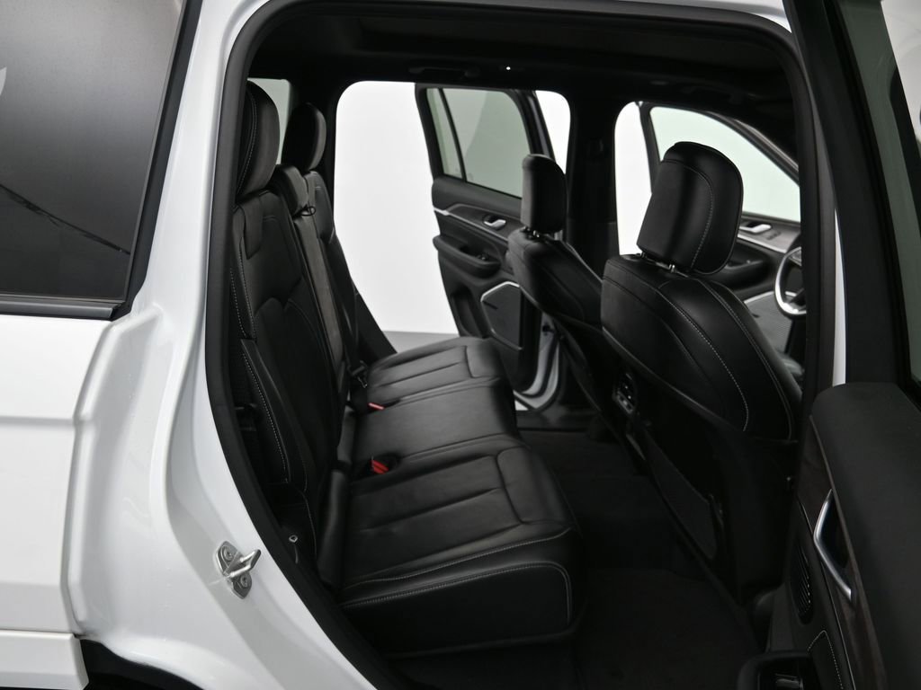 Used 2023 Jeep Grand Cherokee Overland image 12