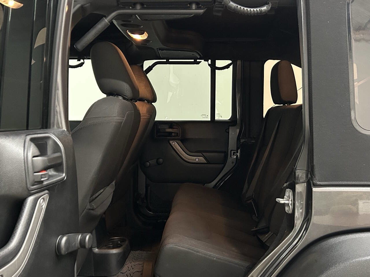 Used 2017 Jeep Wrangler Unlimited Sport image 29