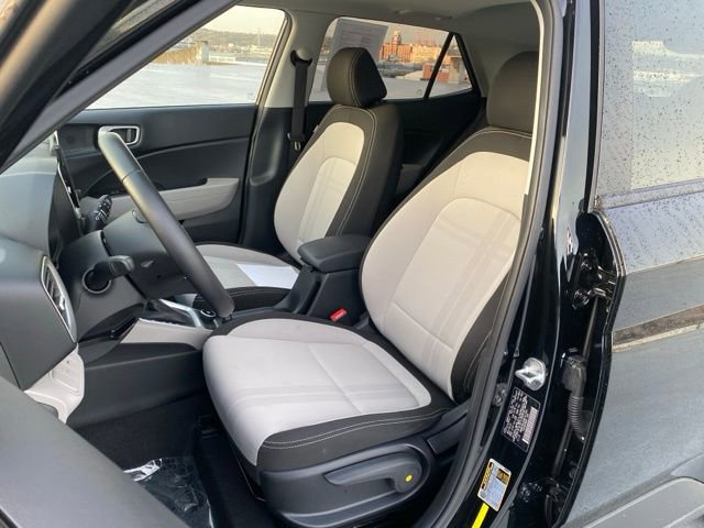 Used 2022 Hyundai Venue SEL image 18