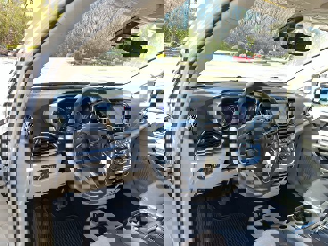 Used 2024 Chrysler Pacifica Touring-L image 10