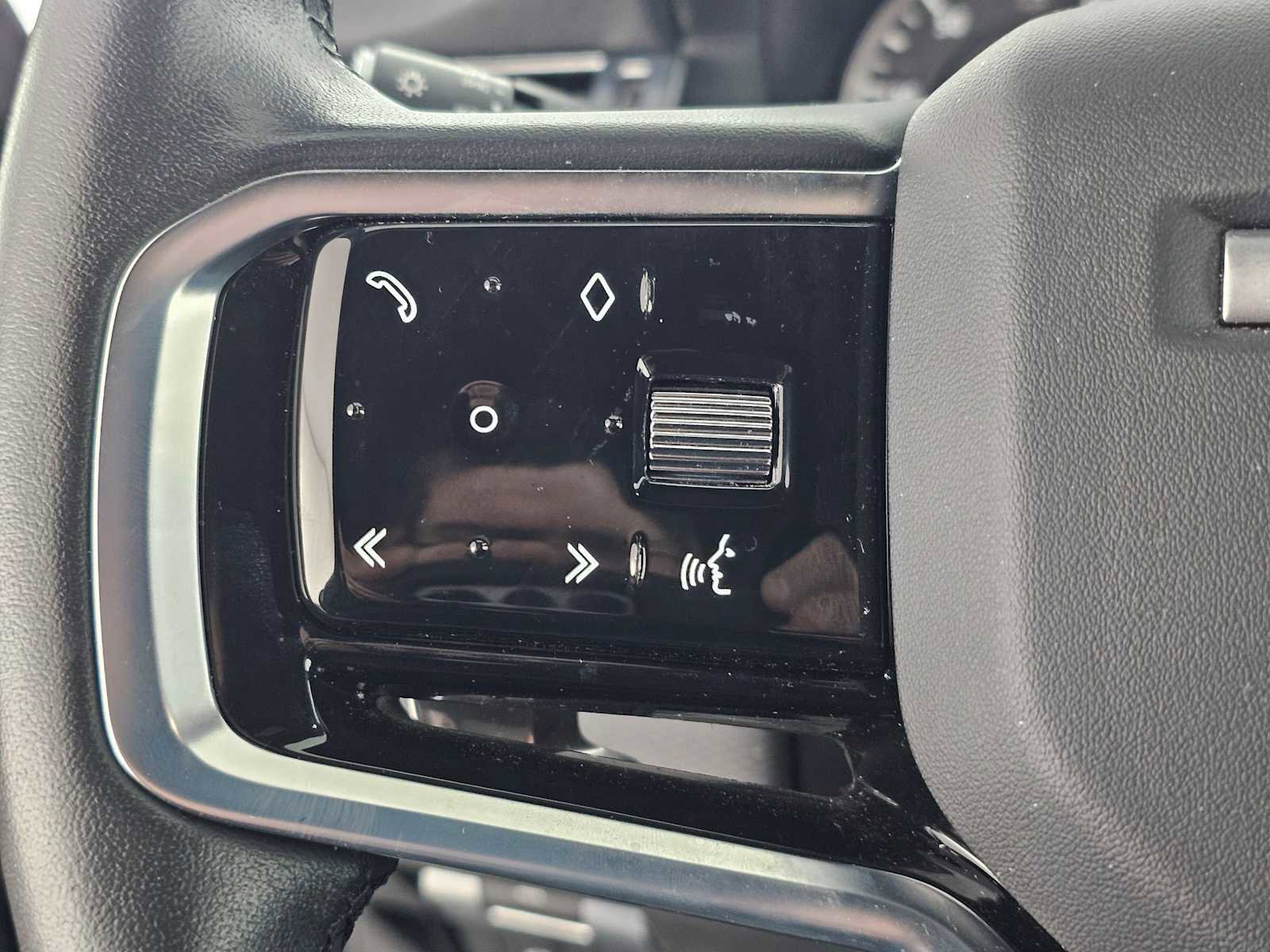 Used 2023 Land Rover Discovery Sport SE R-Dynamic image 27