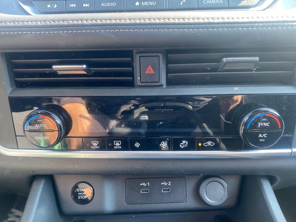 Used 2025 Nissan Rogue SV image 23