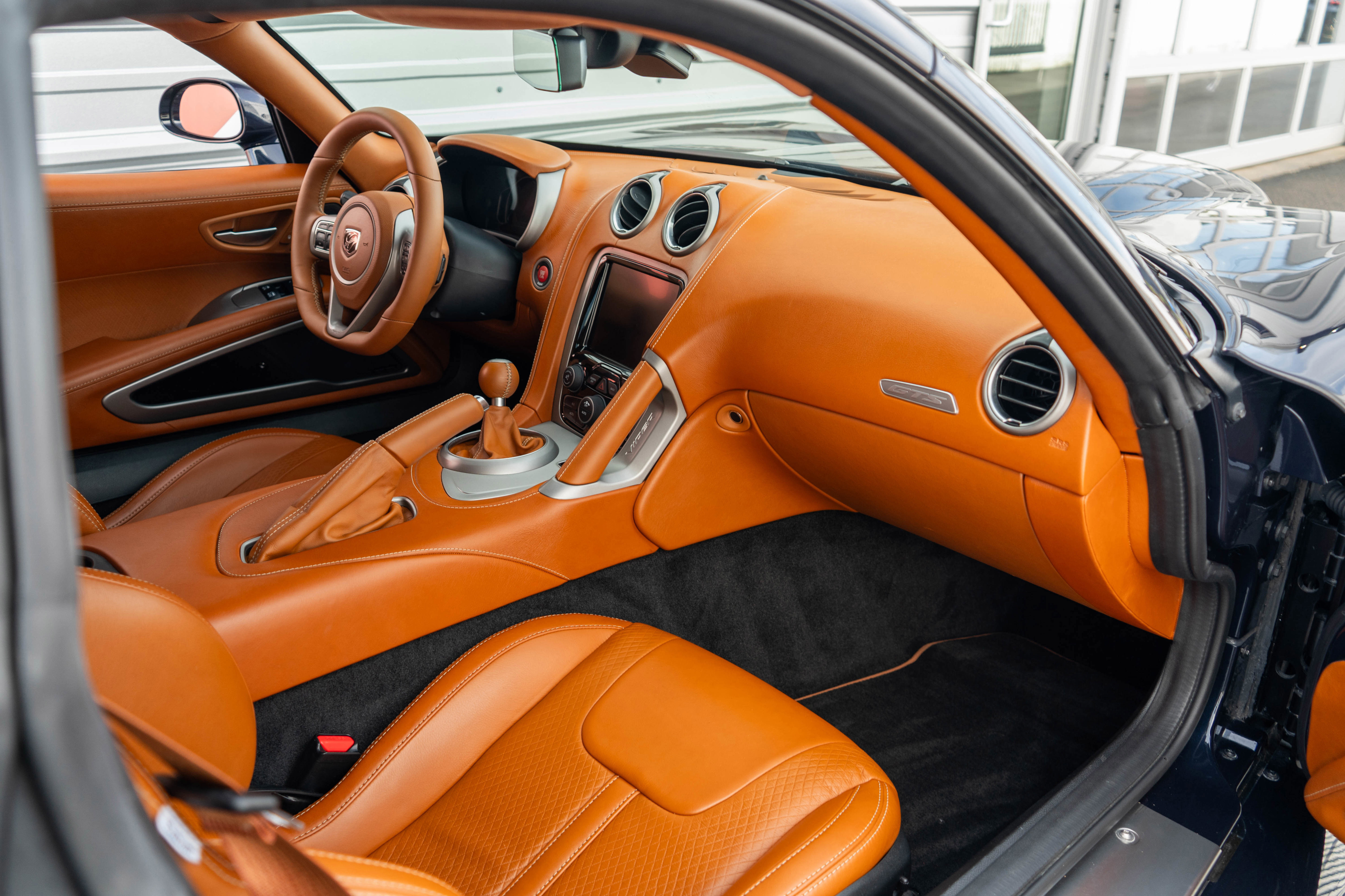 Used 2013 SRT Viper GTS w/ GTS Laguna Interior Pkg RWD image 23