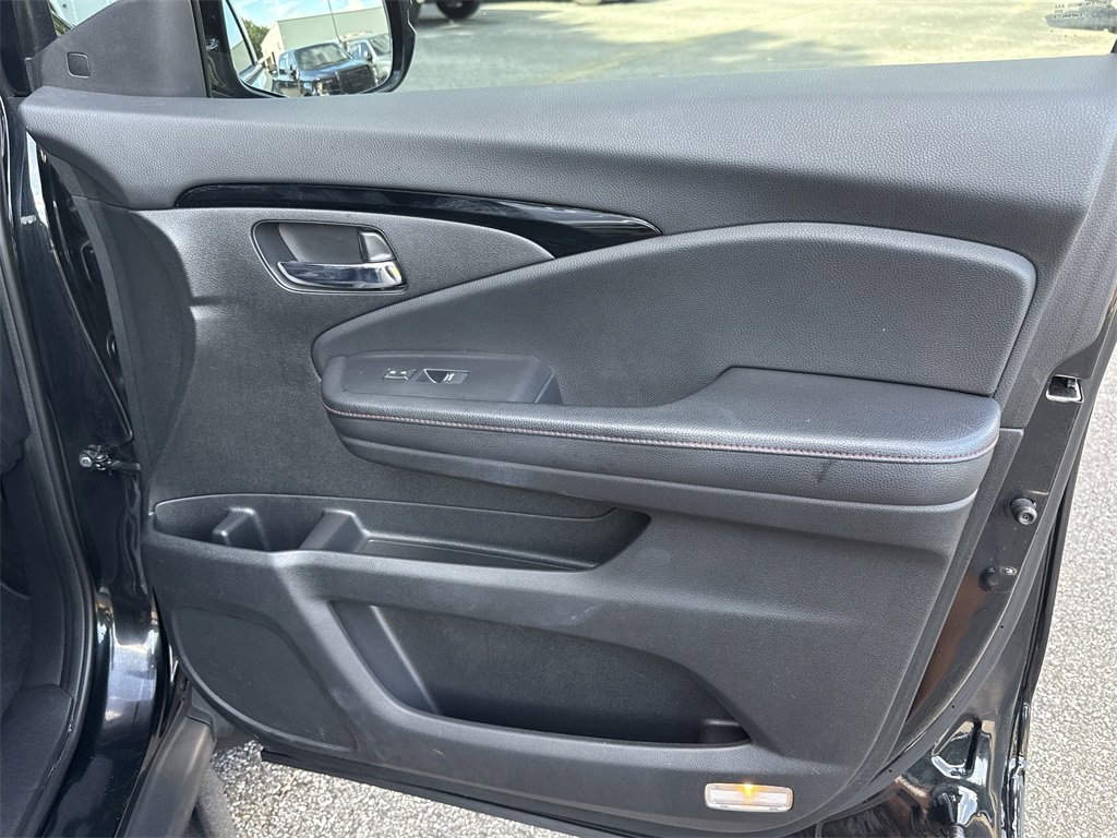 Used 2018 Honda Ridgeline Black Edition image 15