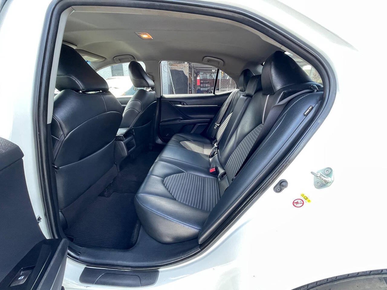 Used 2019 Toyota Camry SE FWD image 6