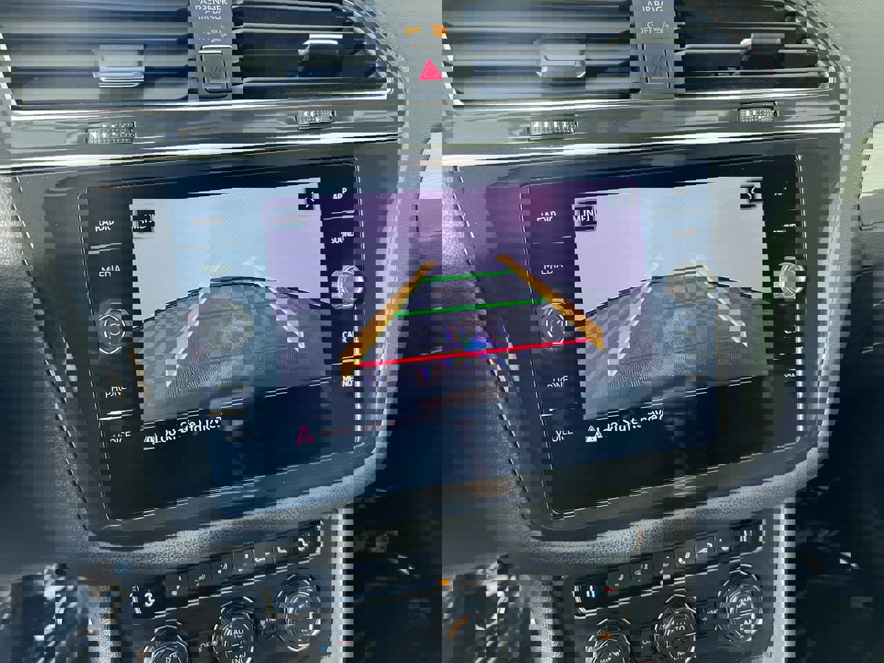 Used 2018 Volkswagen Tiguan SE image 29