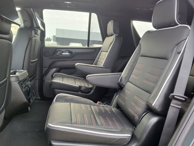 New 2026 GMC Yukon AT4 Ultimate w/ LPO, Illumination Package AWD/4WD image 13