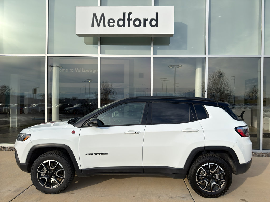 Used 2024 Jeep Compass Trailhawk image 2