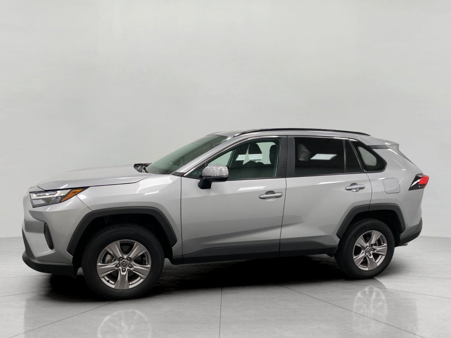 Used 2025 Toyota RAV4 XLE AWD/4WD image 8