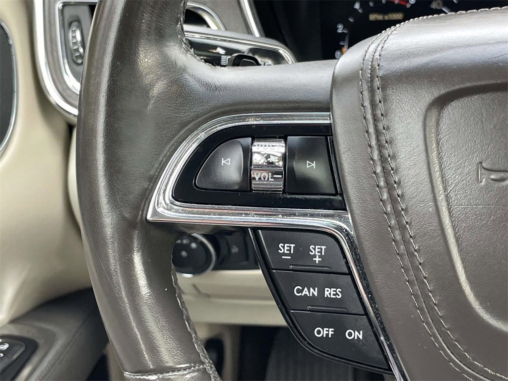 Used 2017 Lincoln Continental Select w/ Climate Package image 20