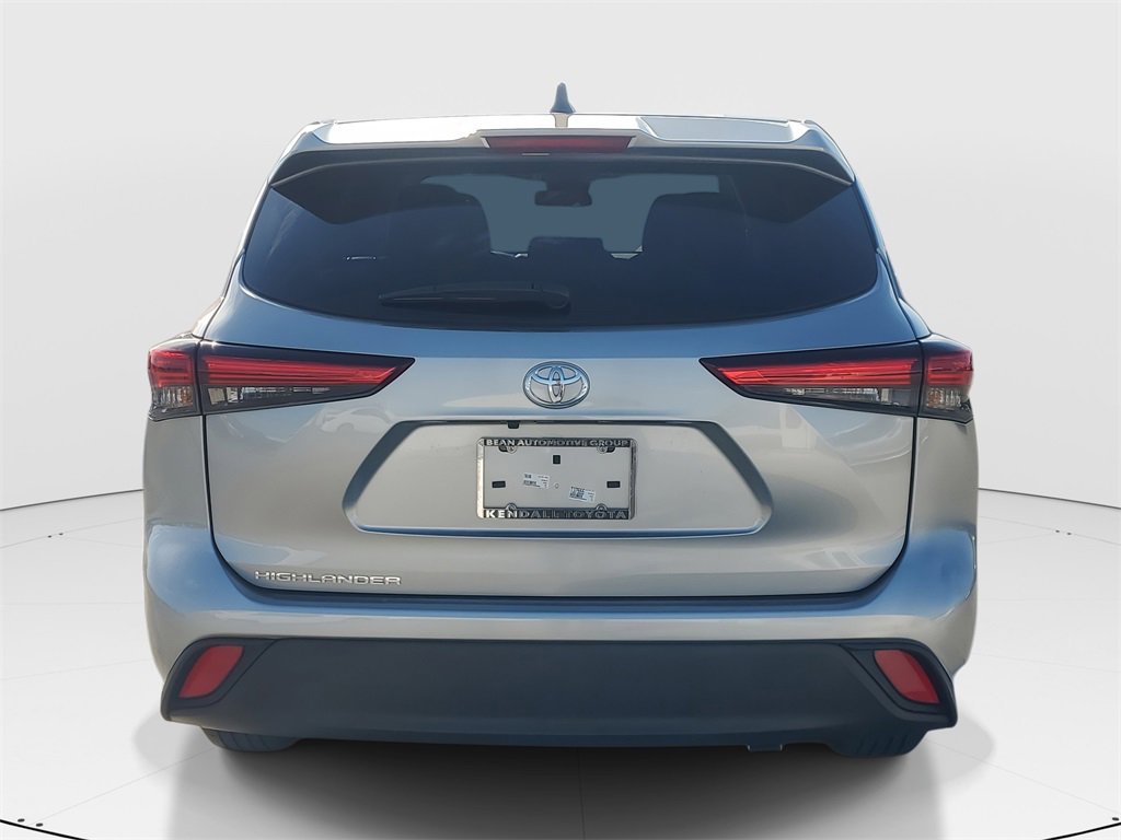 Used 2023 Toyota Highlander LE image 7