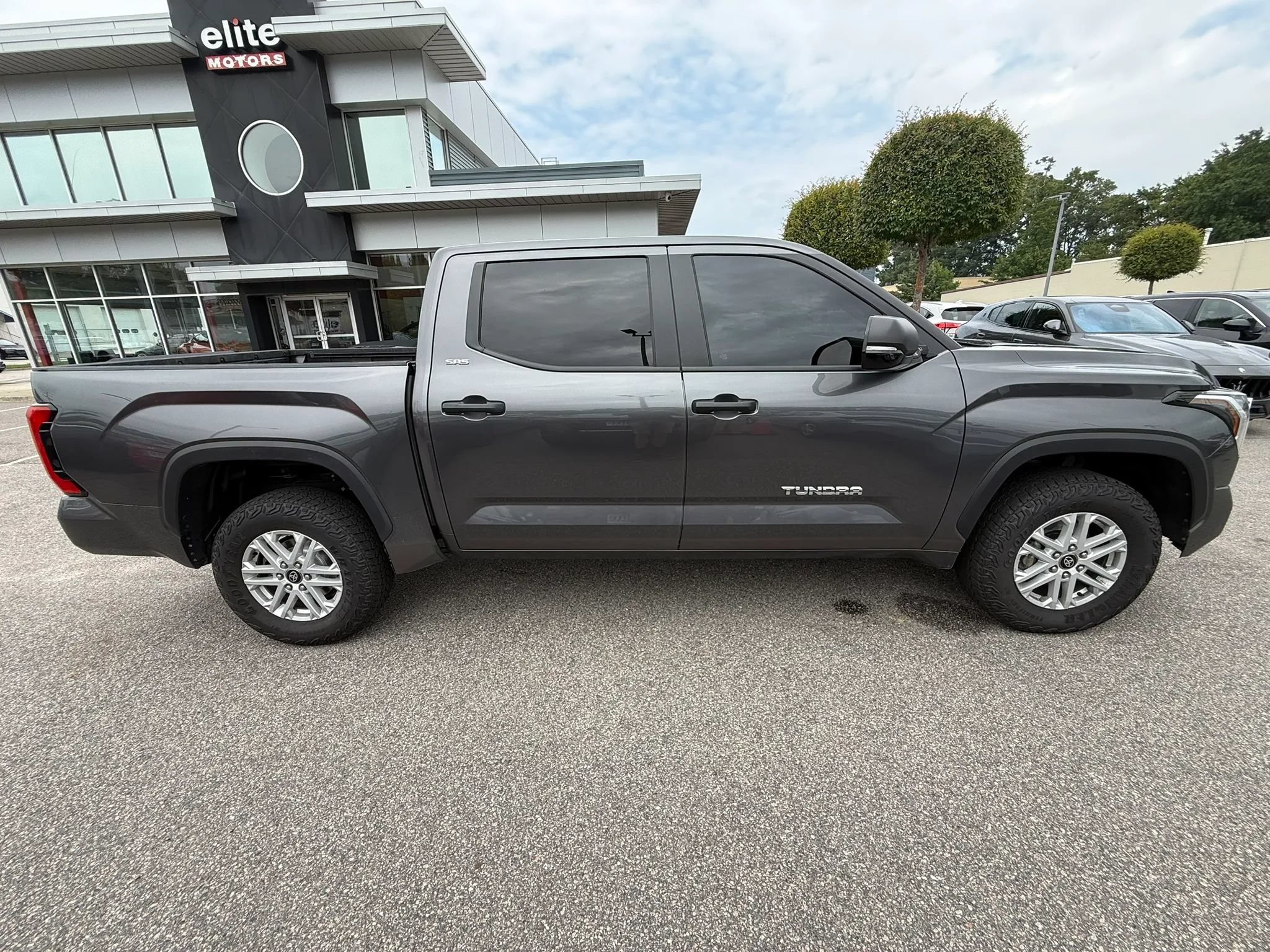 Used 2025 Toyota Tundra SR5 w/ SR5 Convenience Package AWD/4WD image 8