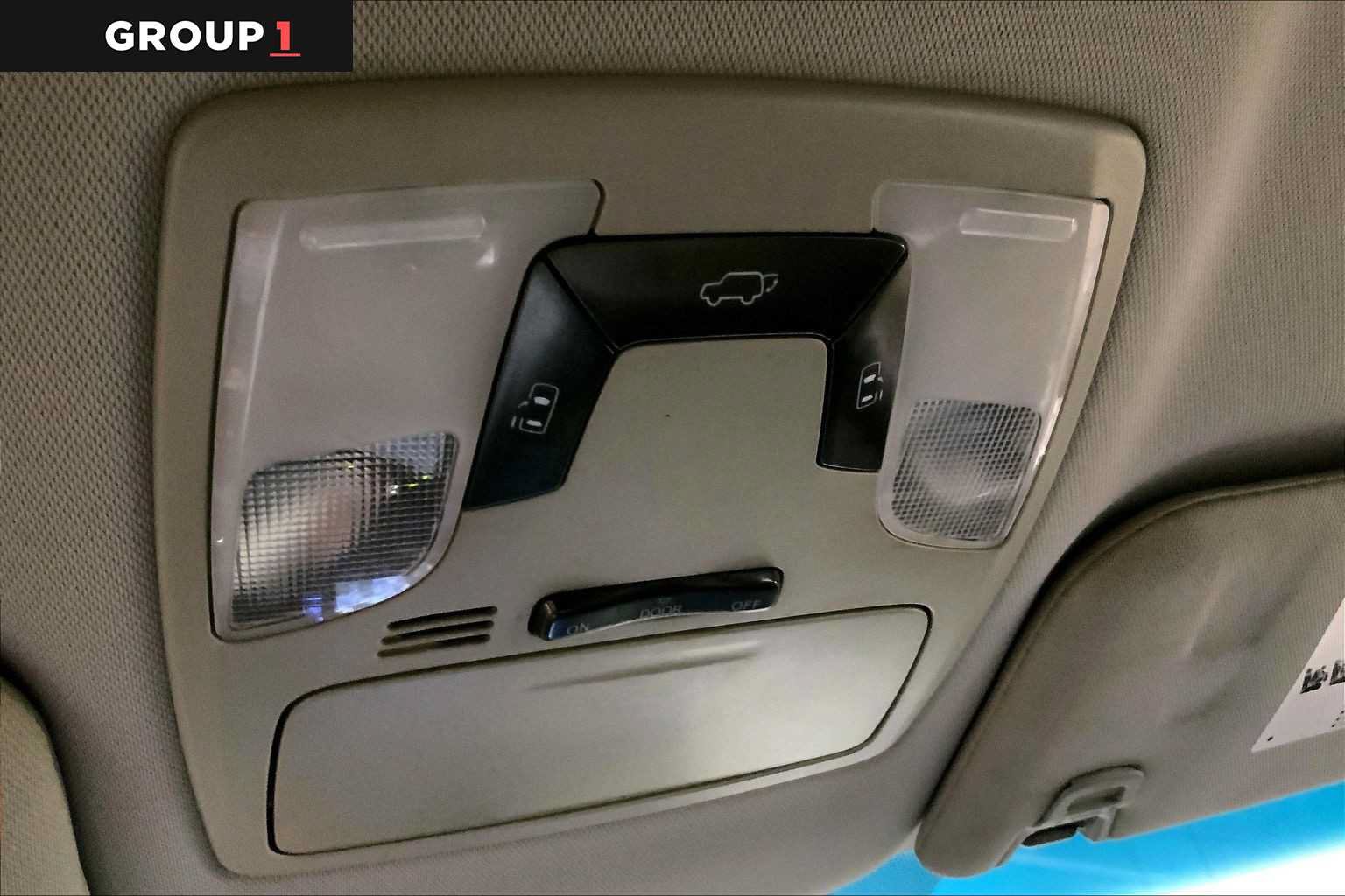 Used 2017 Toyota Sienna SE FWD image 34