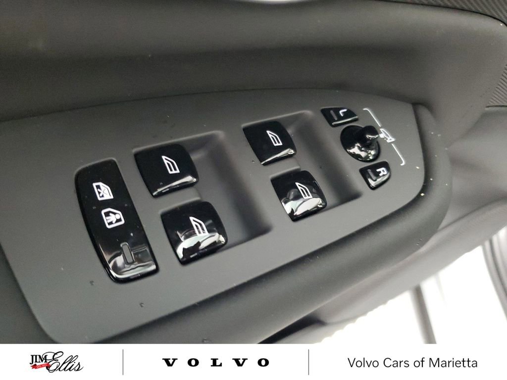 New 2025 Volvo XC90 B6 Core w/ Climate Package image 21
