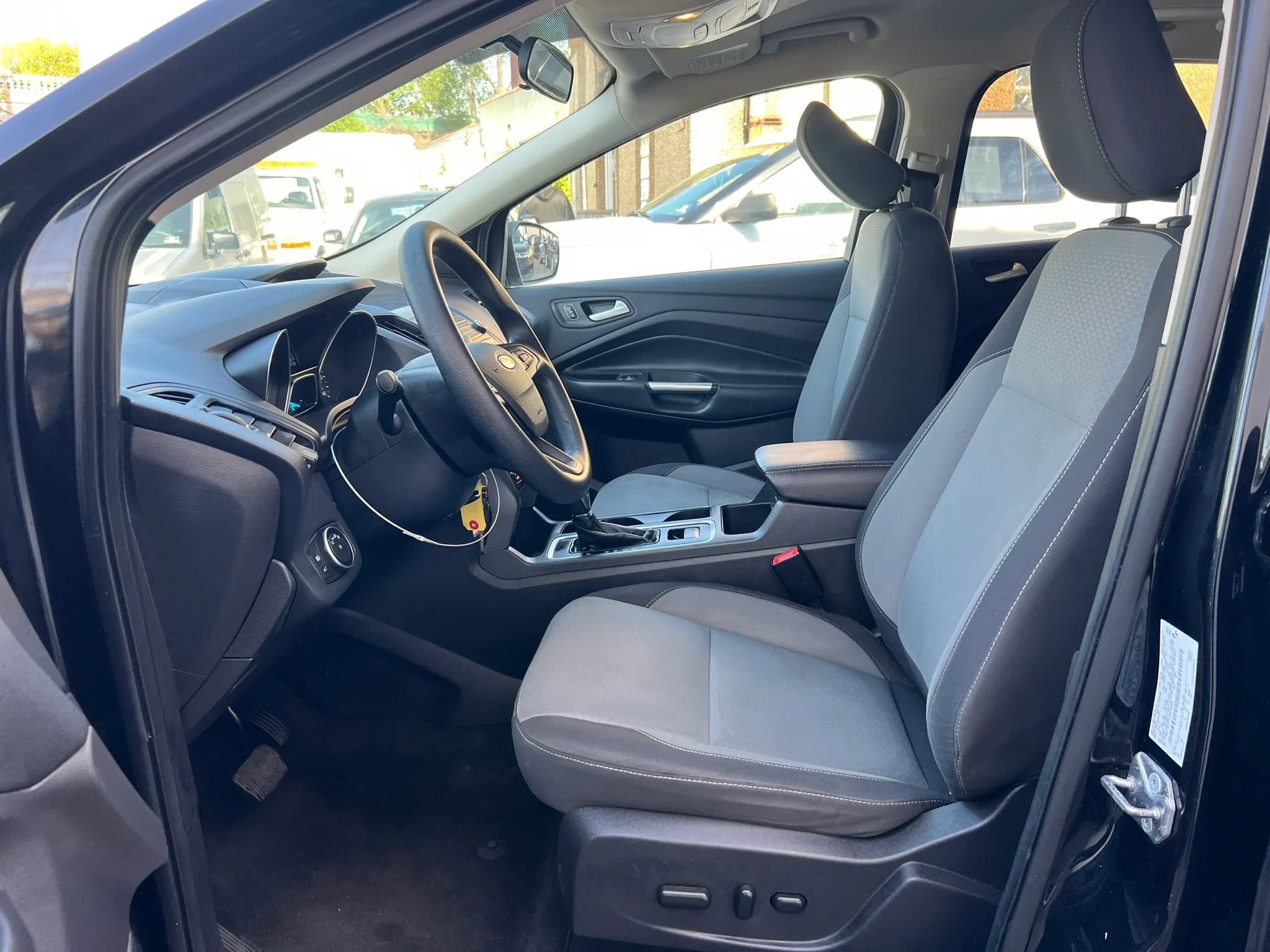 Used 2018 Ford Escape SE FWD image 27