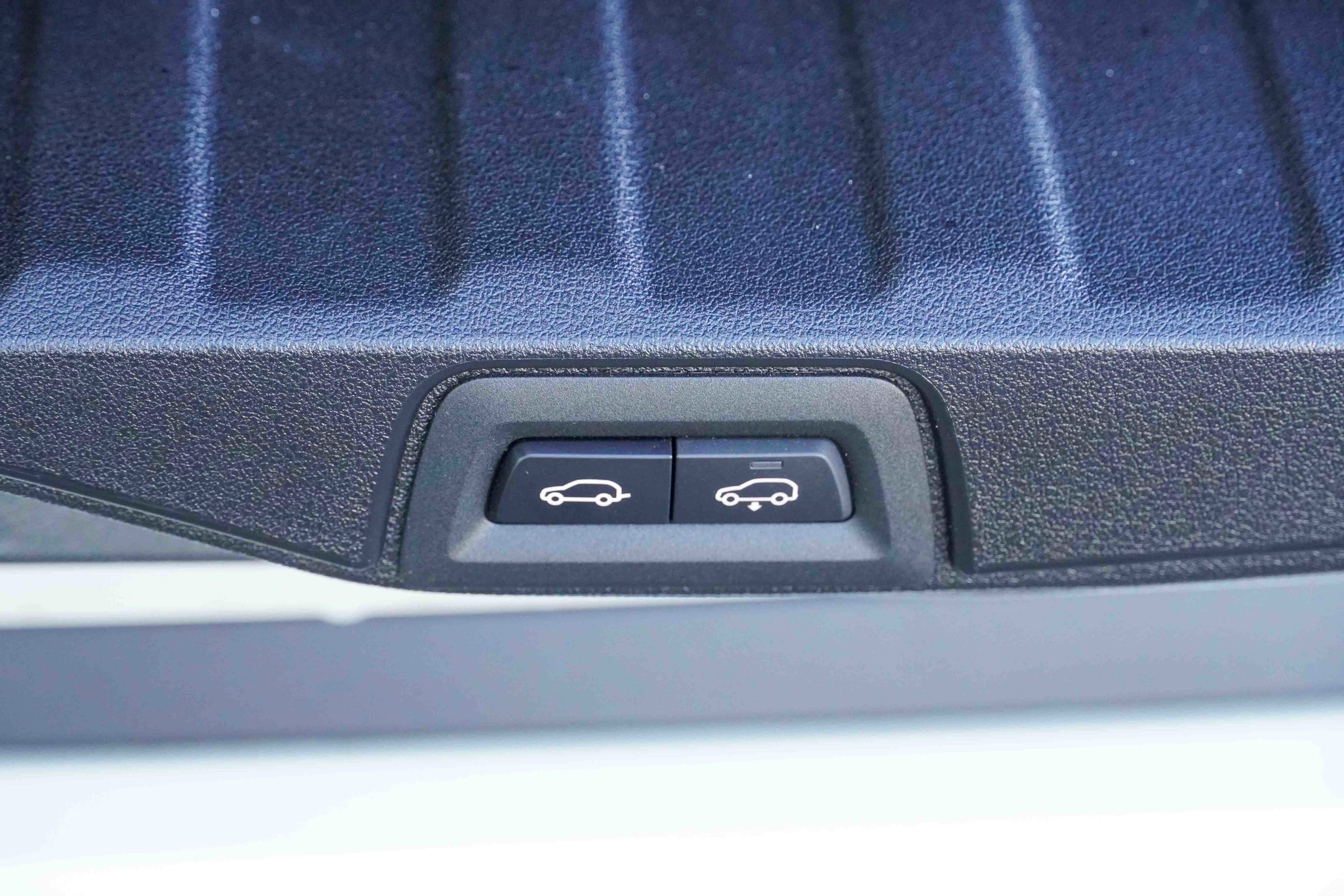 Used 2025 BMW X5 sDrive40i w/ Premium Package image 39